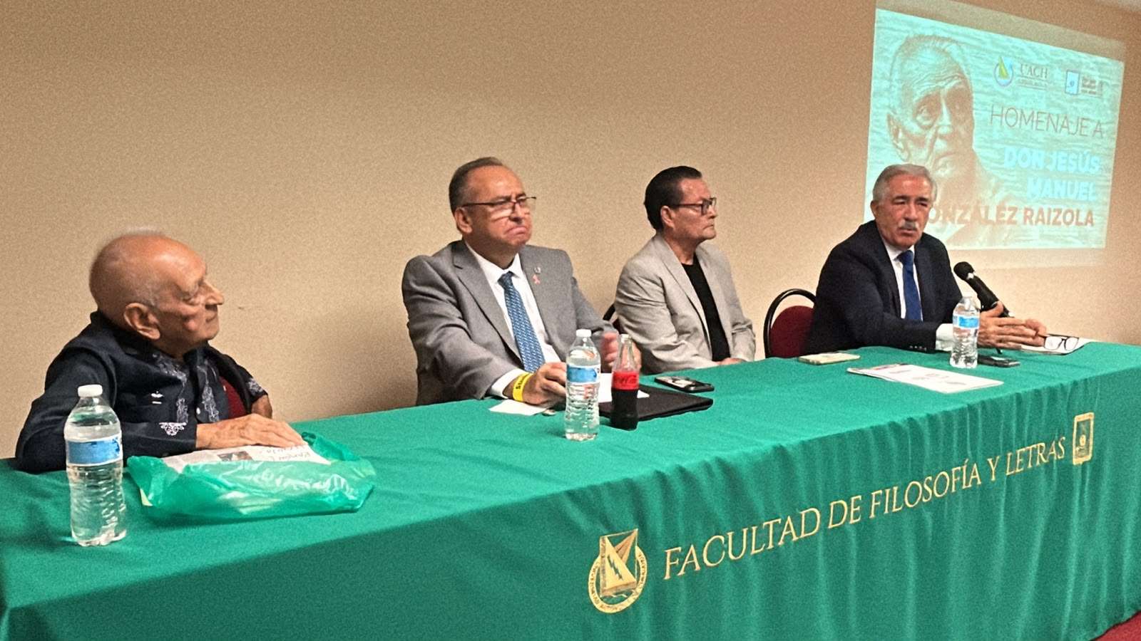 Rinde Uach homenaje al periodista Jesús Manuel González Raizola