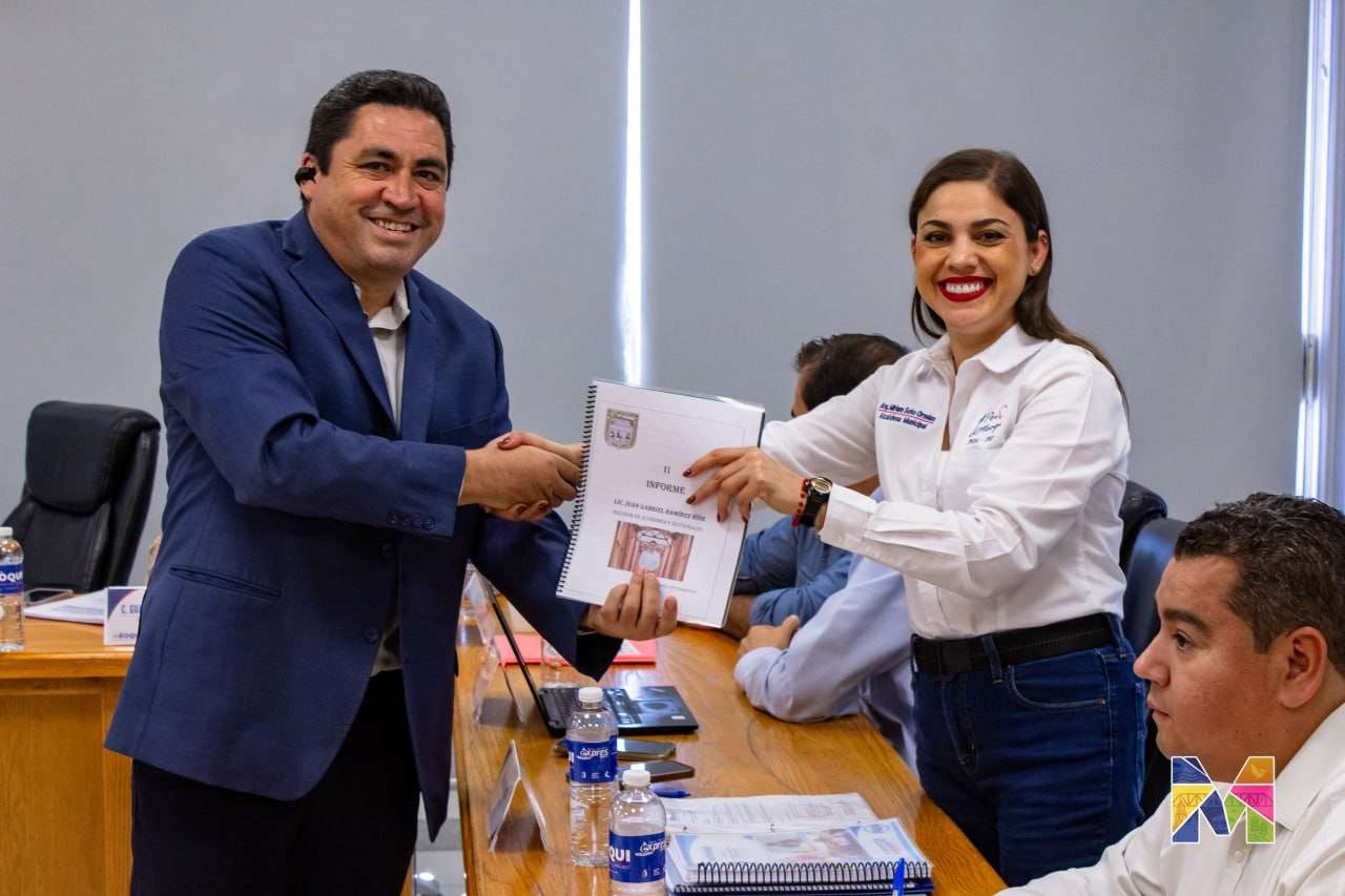 Entregan regidores de Meoqui 2do Informe de Actividades