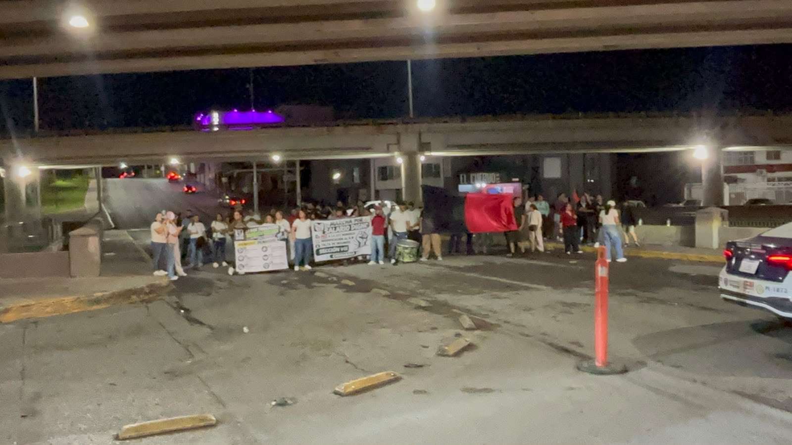 Bloquean empleados del Imss Independencia