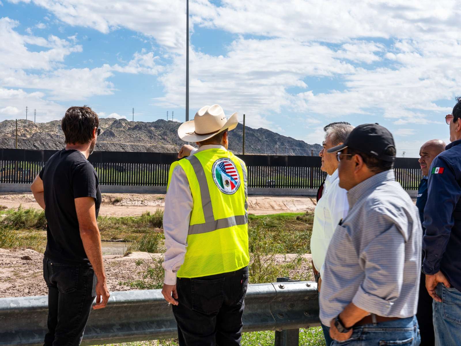 Recorre Director de Jmas zonas afectadas por creciente del Río Bravo