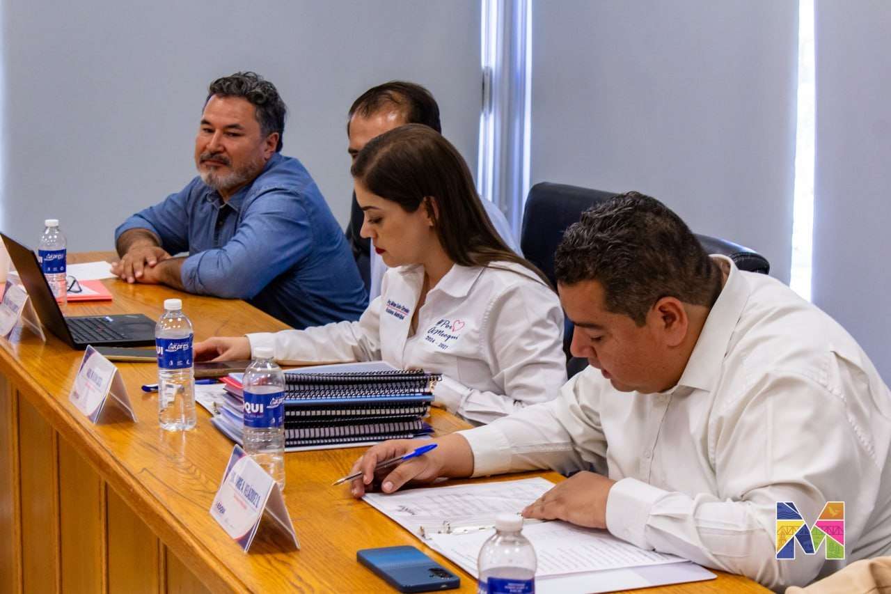 Entregan regidores de Meoqui 2do Informe de Actividades