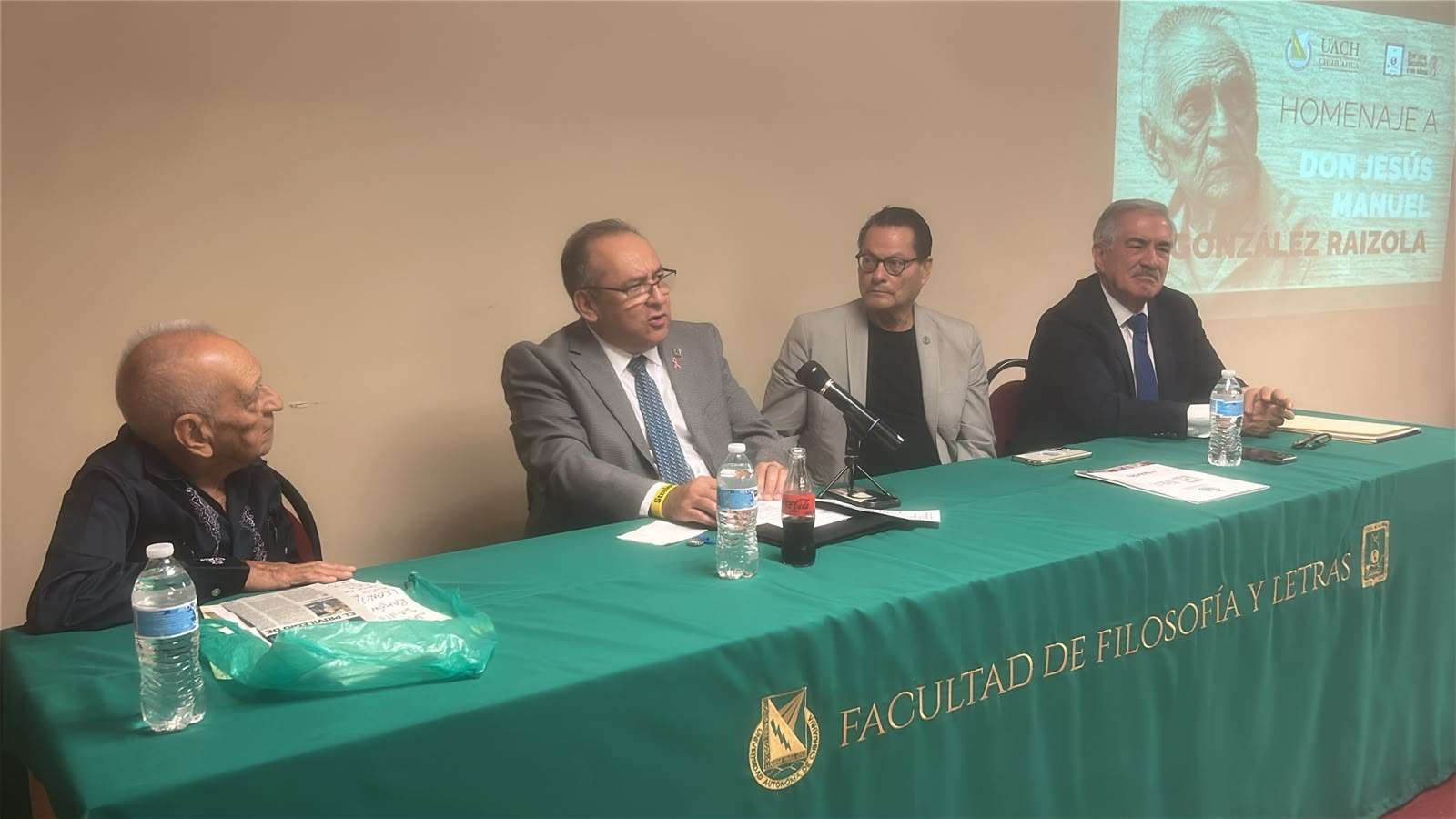 Rinde Uach homenaje al periodista Jesús Manuel González Raizola