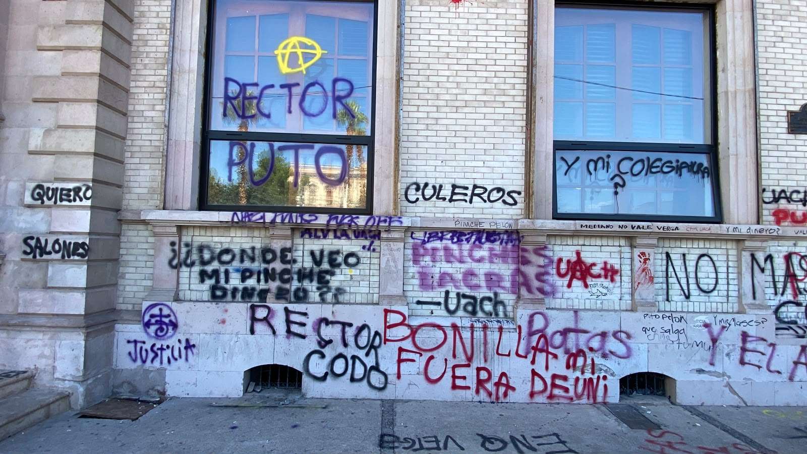 Acuden de notaría 13 a dar fe de daños en edificio de Rectoría