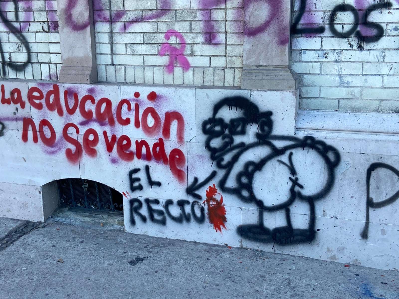 Acuden de notaría 13 a dar fe de daños en edificio de Rectoría