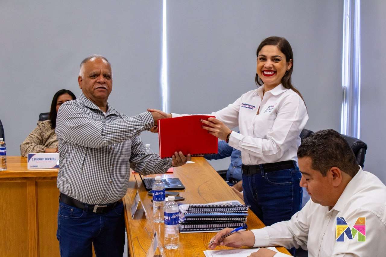 Entregan regidores de Meoqui 2do Informe de Actividades