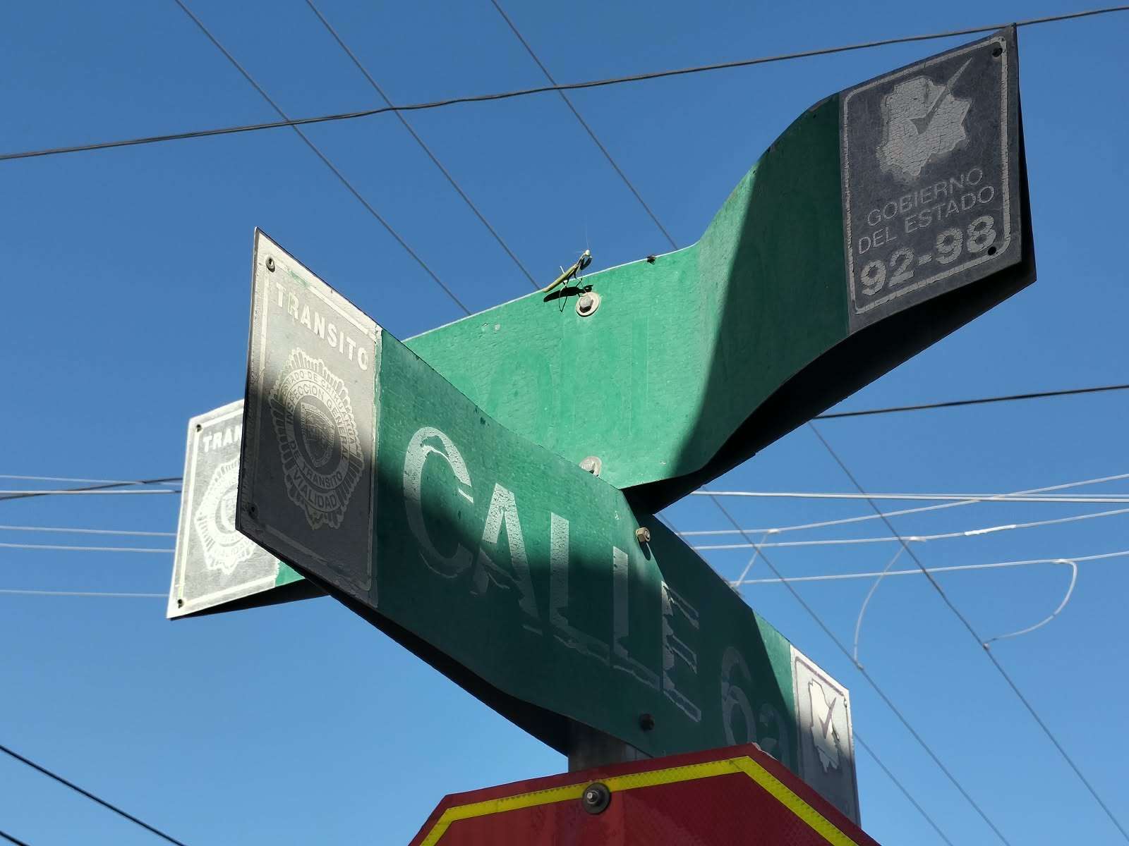 Luce deteriorada la nomenclatura de calles en Chihuahua