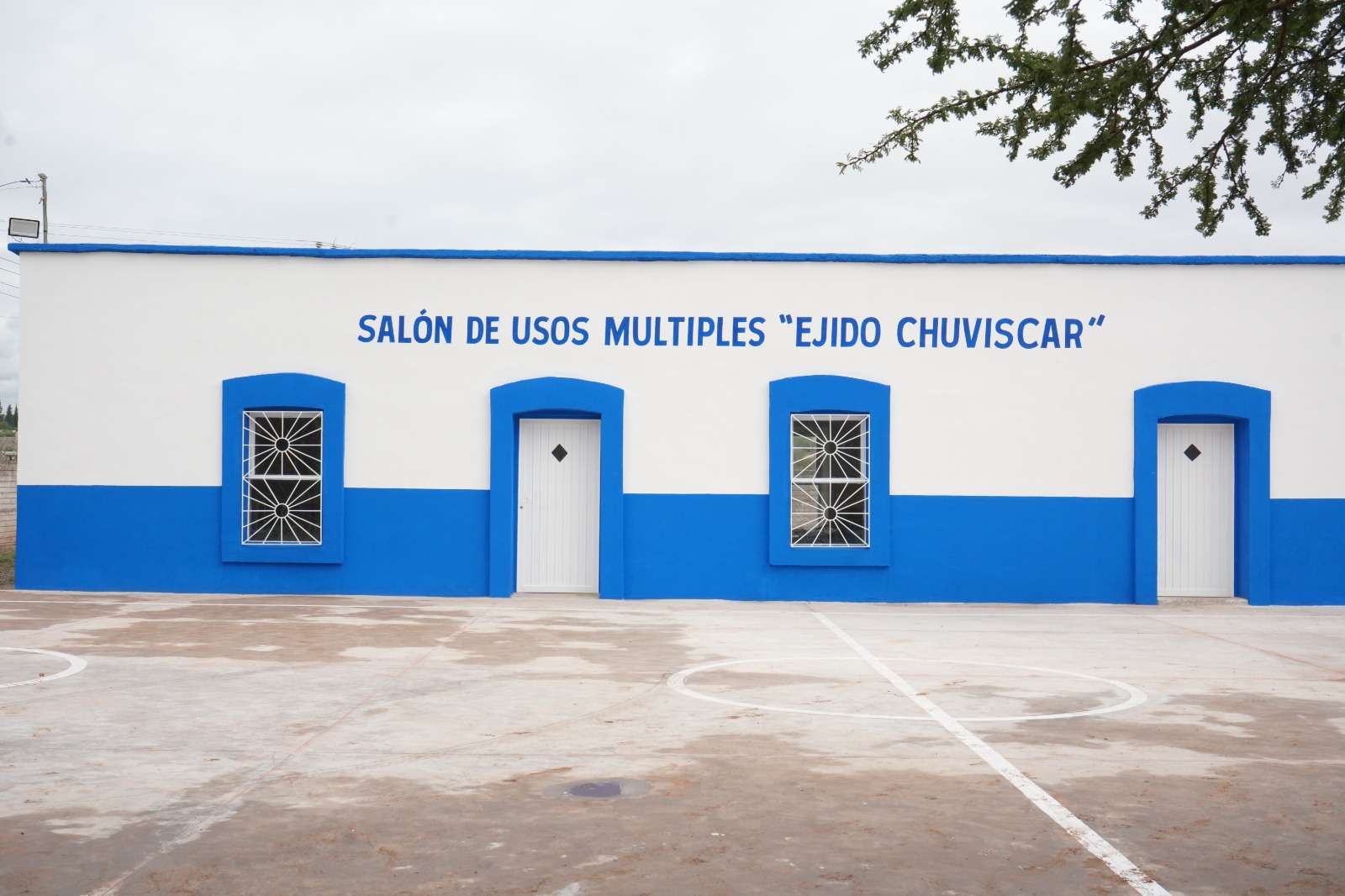 Rehabilitan cancha deportiva en la comunidad Chuvíscar