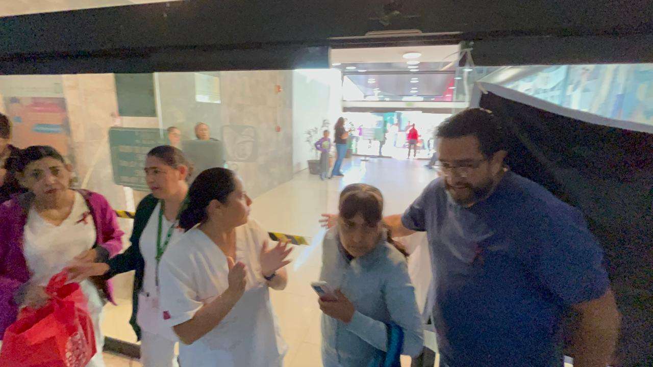 Toman trabajadores del Imss el Hospital Morelos