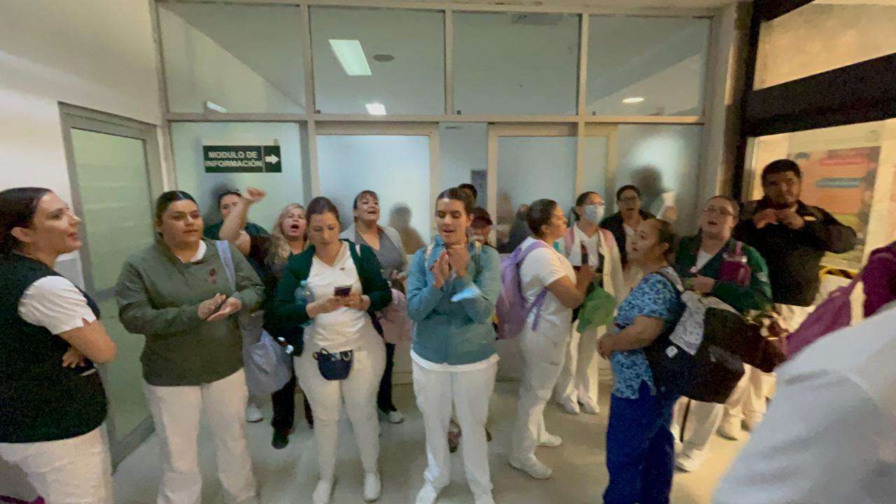 Toman trabajadores del Imss el Hospital Morelos 