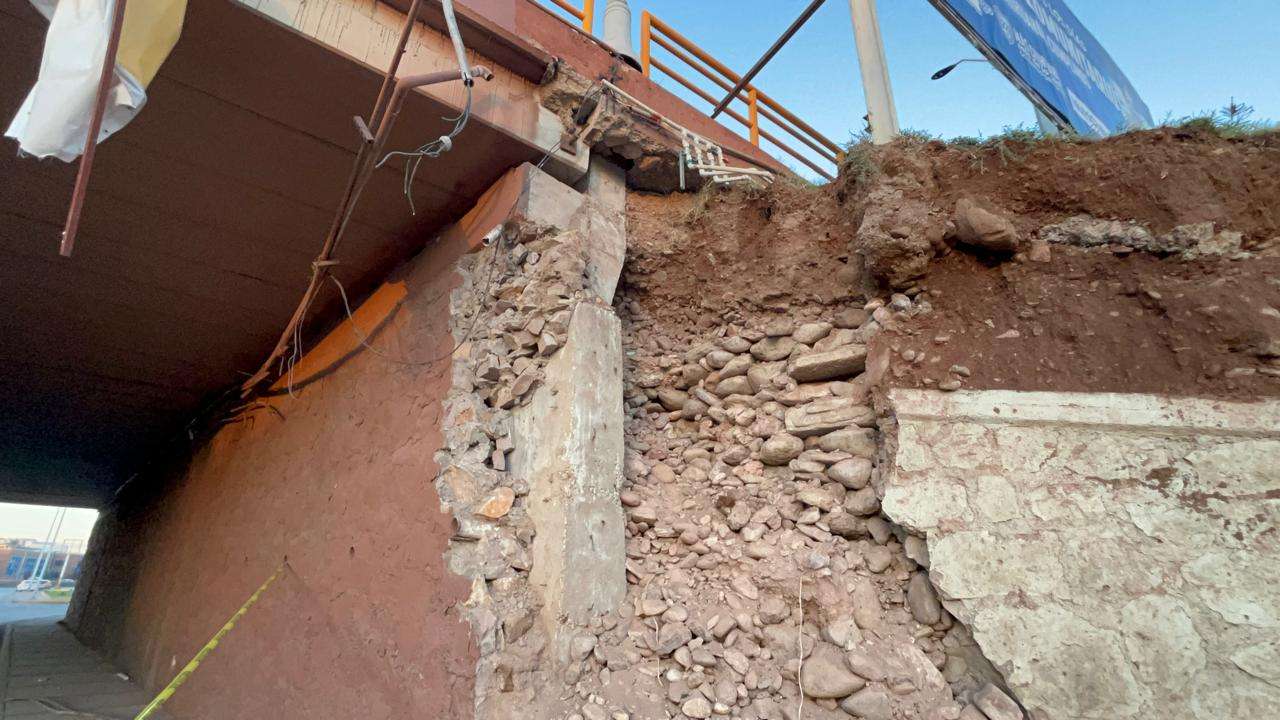 Inspeccionan daños en puente de Universidad y Teófilo Borunda 