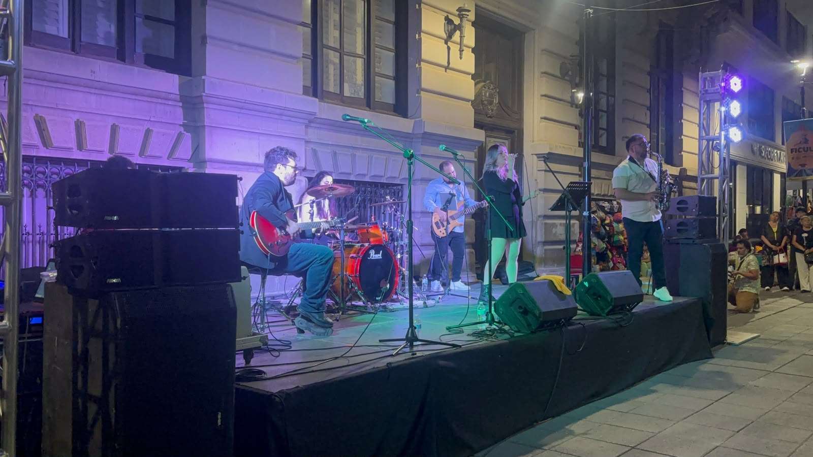 Ofrece Ficuu danza, teatro y música en las calles del Centro