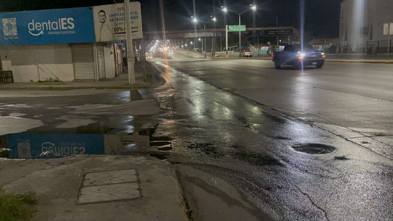 Reportan fuga de aguas negras en la Tecnológico