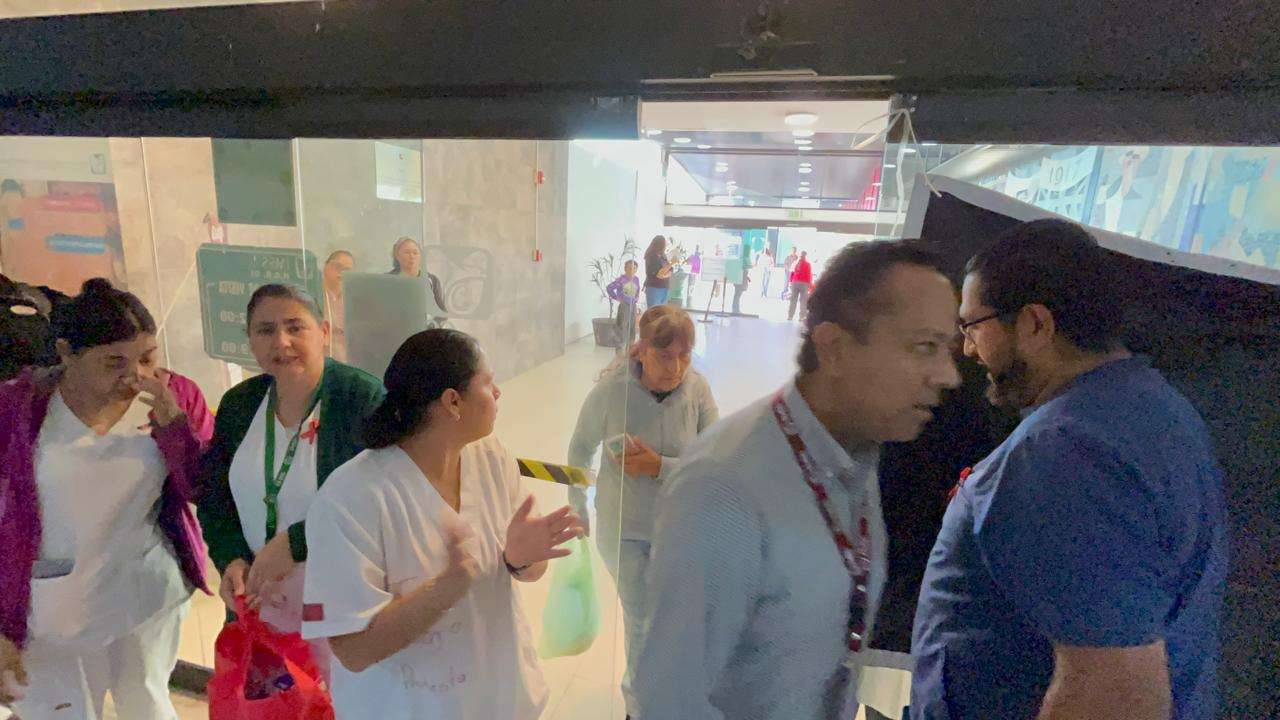 Toman trabajadores del Imss el Hospital Morelos