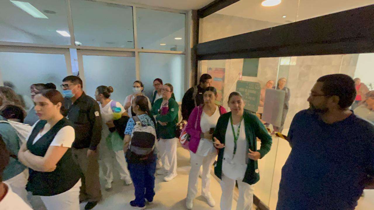 Toman trabajadores del Imss el Hospital Morelos