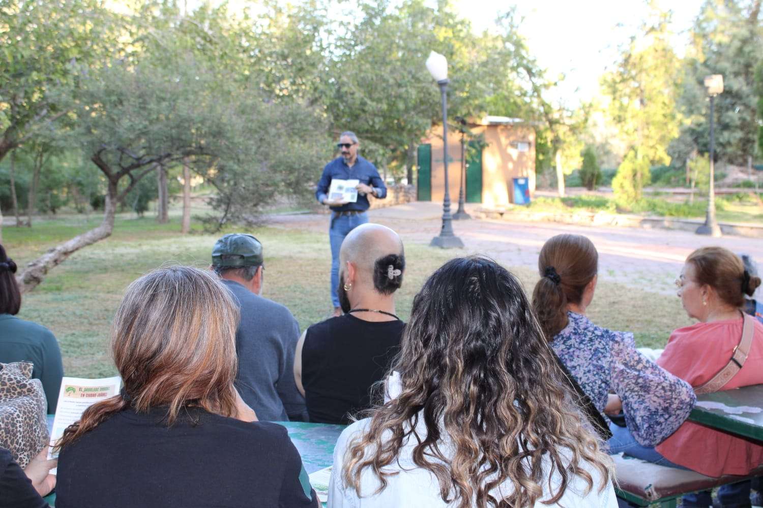 Imparten taller sobre plantación adecuada de árboles