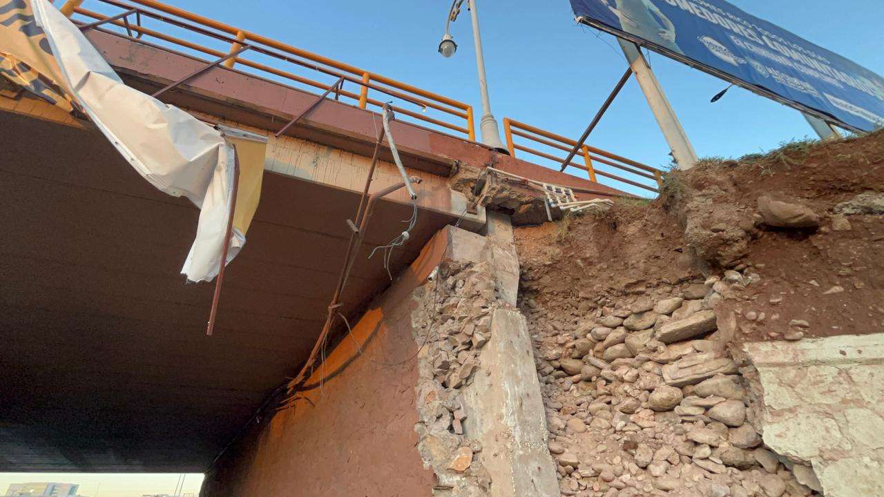 Inspeccionan daños en puente de Universidad y Teófilo Borunda 