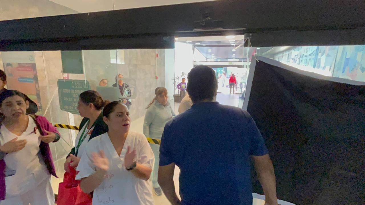 Toman trabajadores del Imss el Hospital Morelos