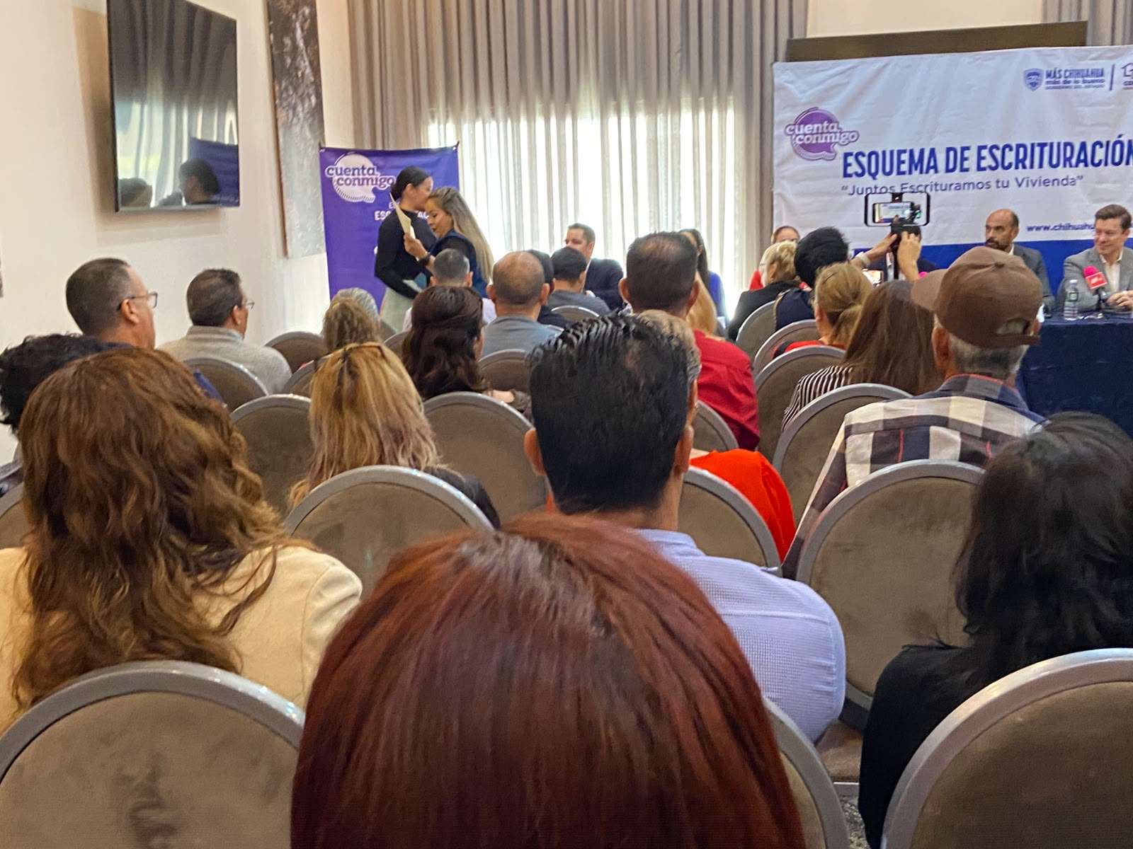 Entrega Coesvi 54 escrituras a familias de cuatro municipios