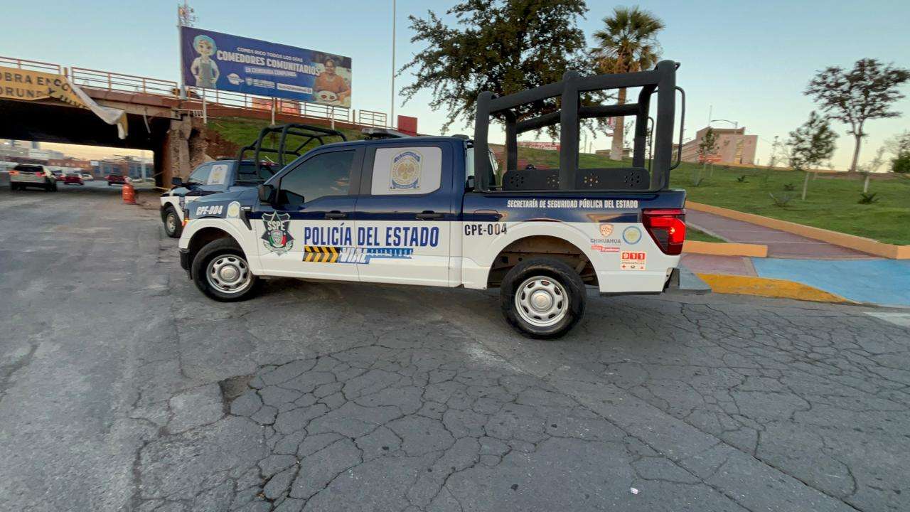 Inspeccionan daños en puente de Universidad y Teófilo Borunda 