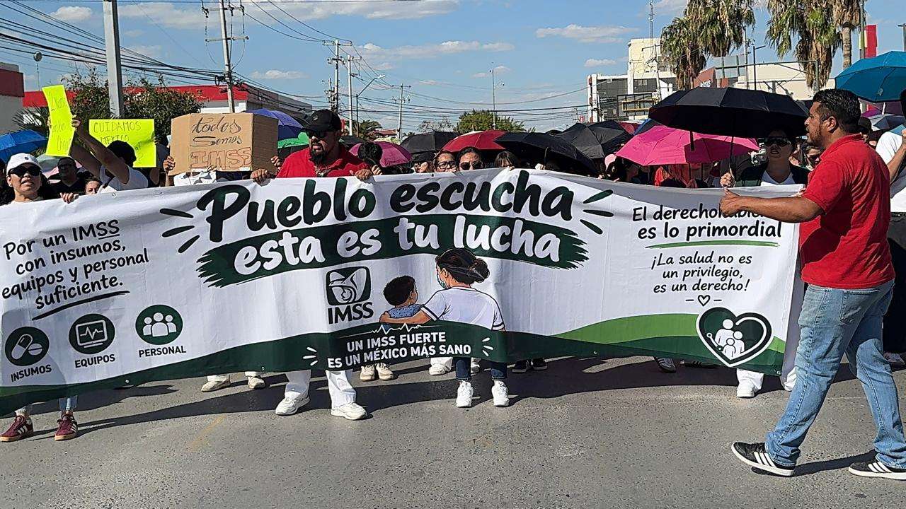 Marchan cientos de empleados del IMSS; cierran la López y la Vicente Guerrero