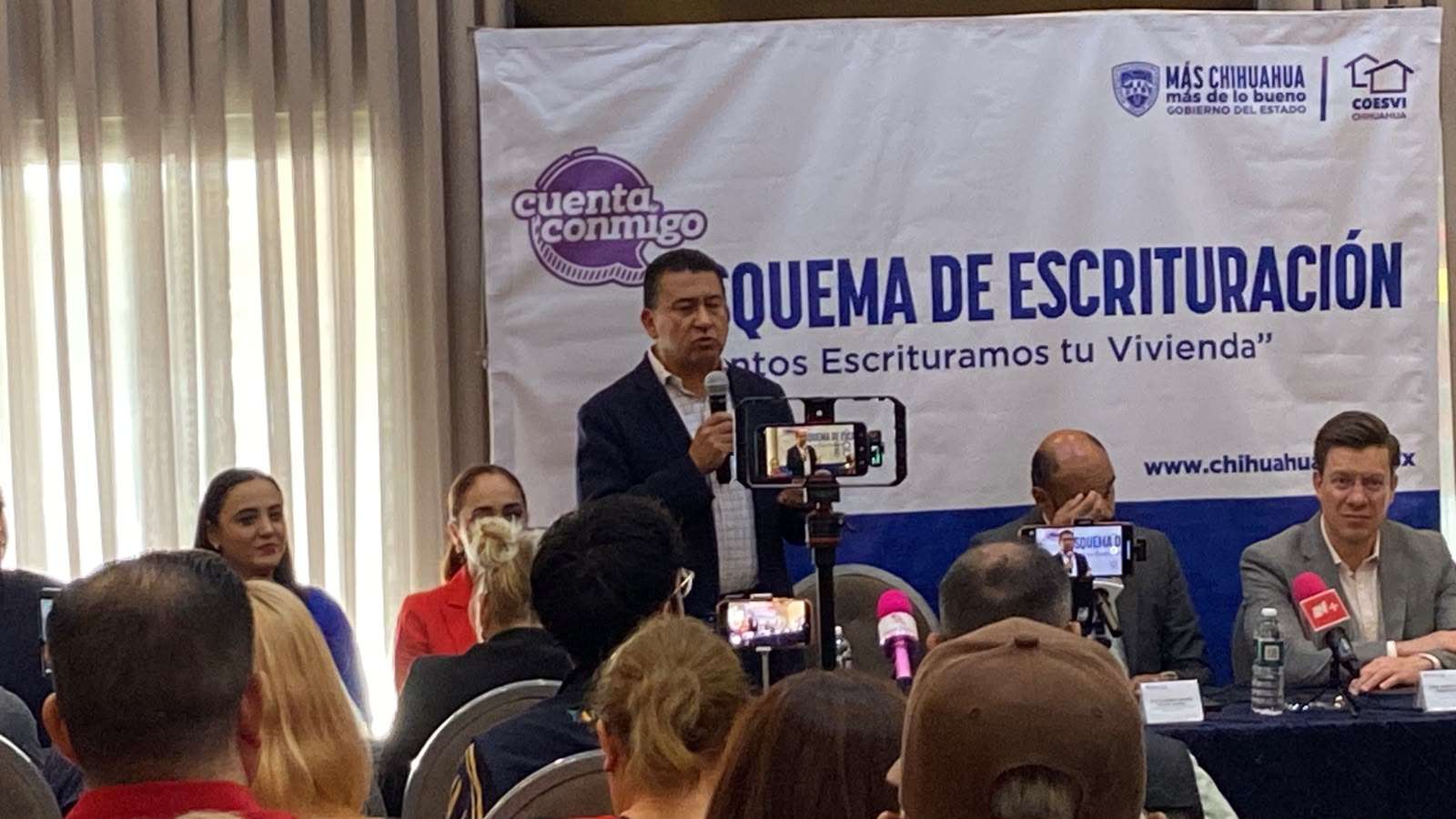 Entrega Coesvi 54 escrituras a familias de cuatro municipios