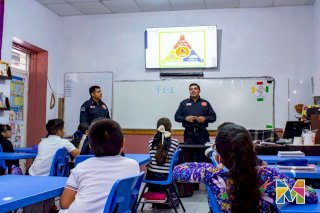 Enseñan a niños de Meoqui cómo actuar ante incendios 