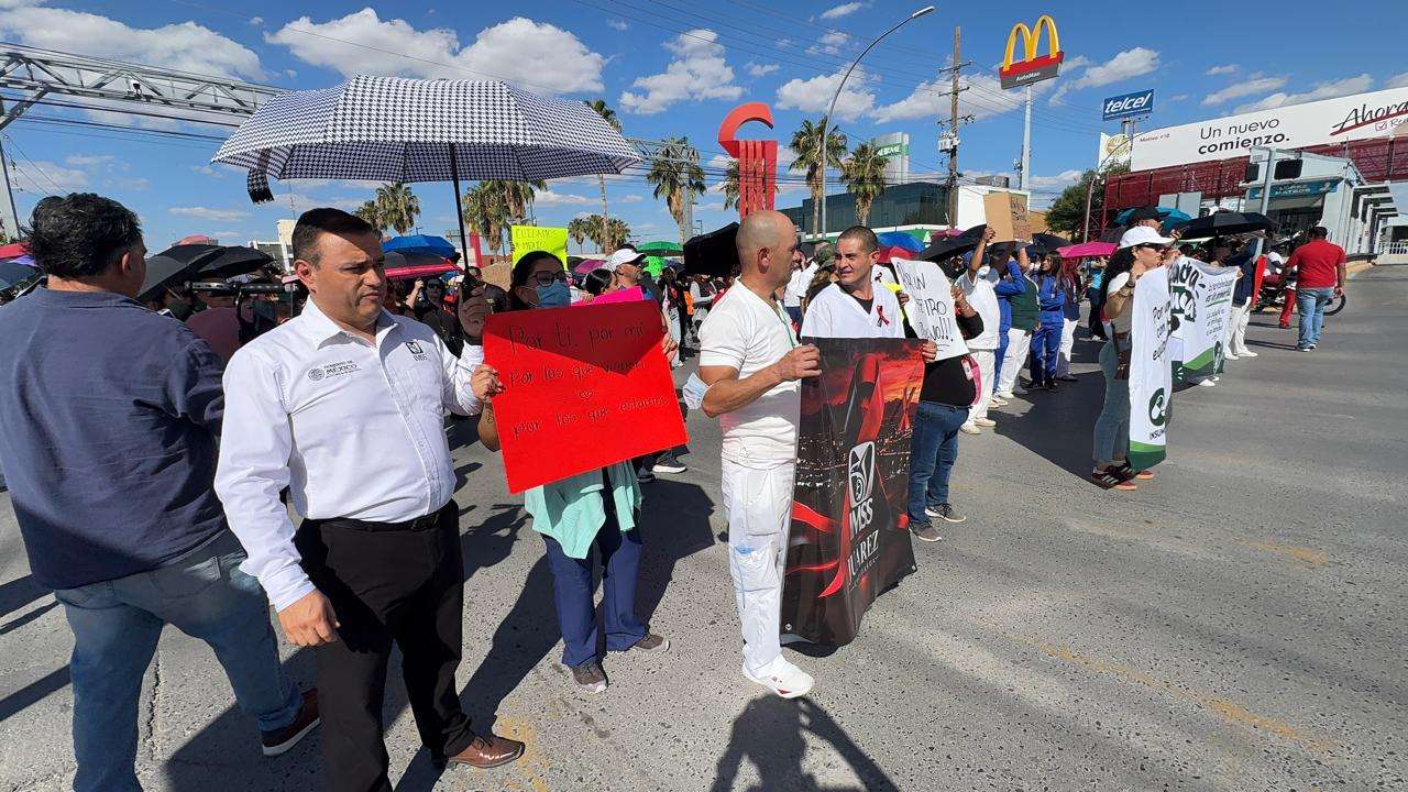 Marchan cientos de empleados del IMSS; cierran la López y la Vicente Guerrero