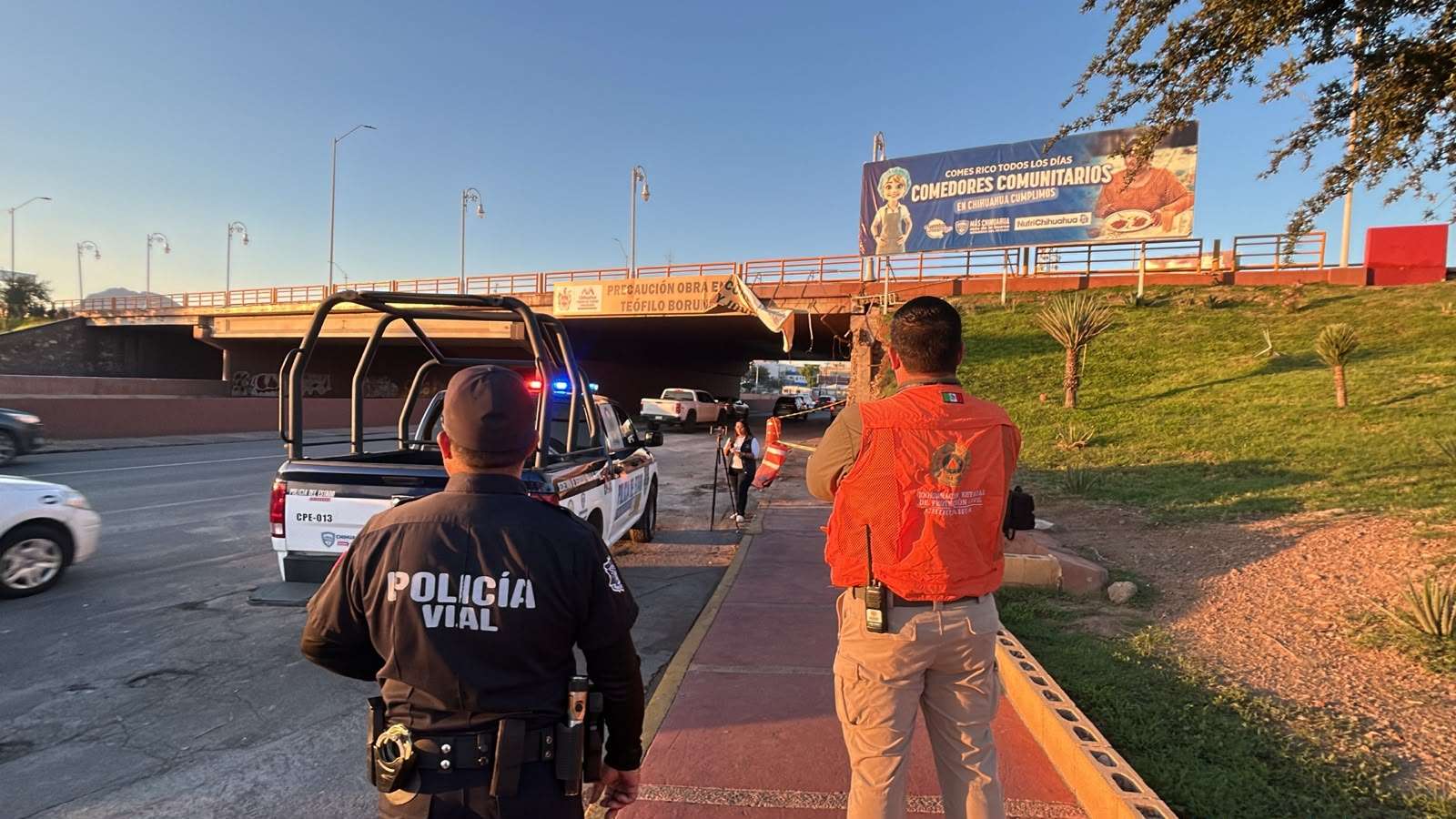 Inspeccionan daños en puente de Universidad y Teófilo Borunda 