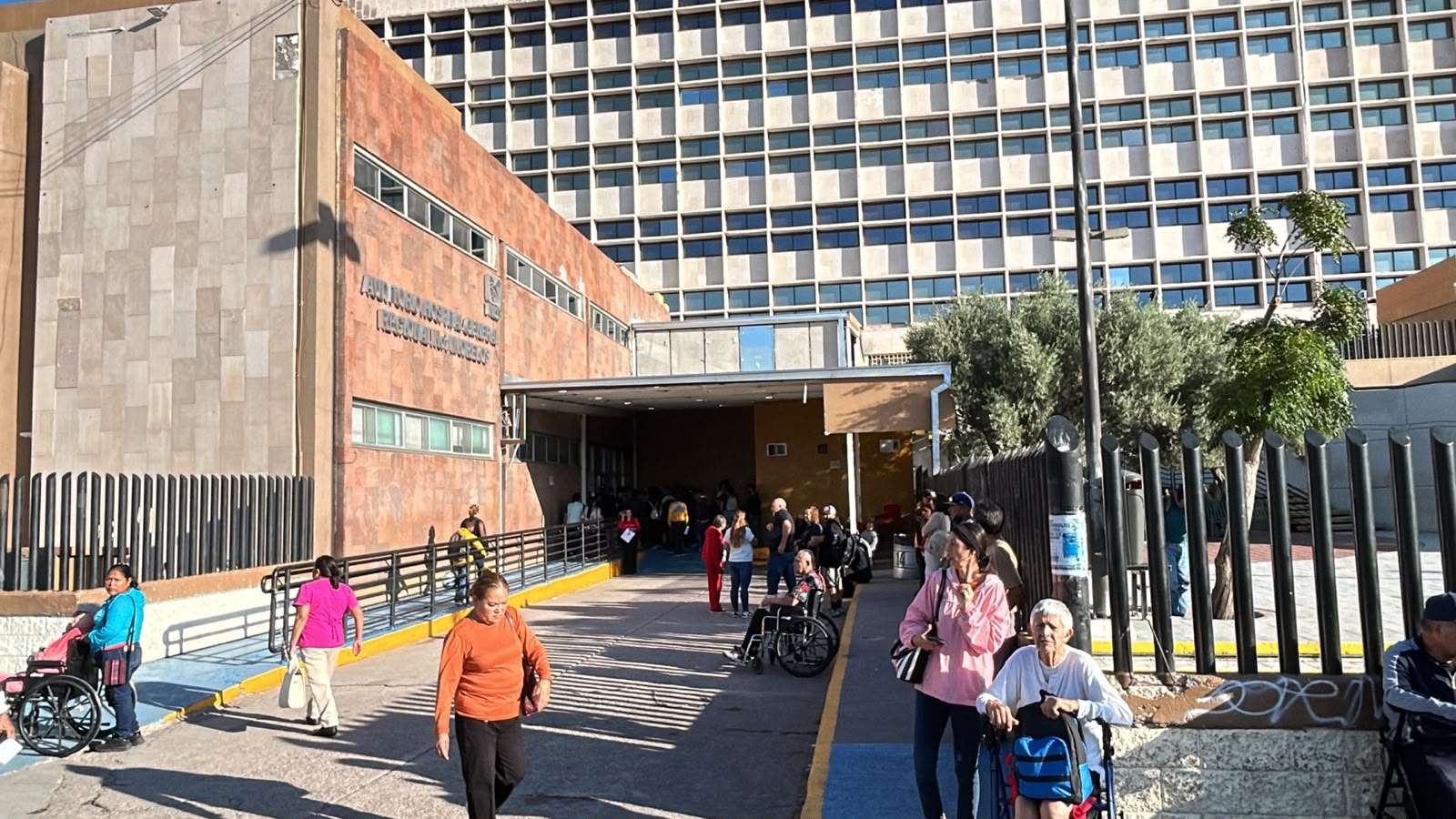 Toman trabajadores del Imss el Hospital Morelos