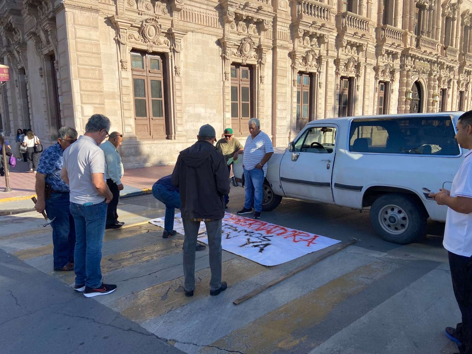 Cierran afectados de Aras la Aldama 