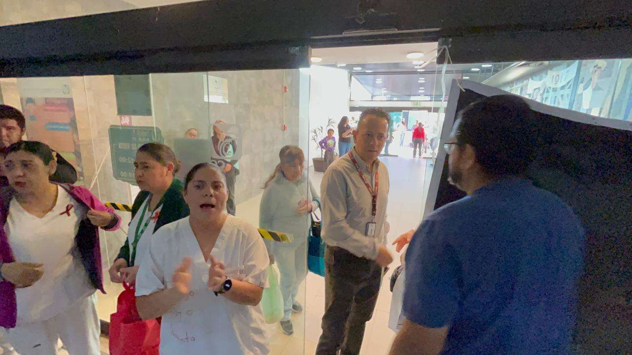 Toman trabajadores del Imss el Hospital Morelos