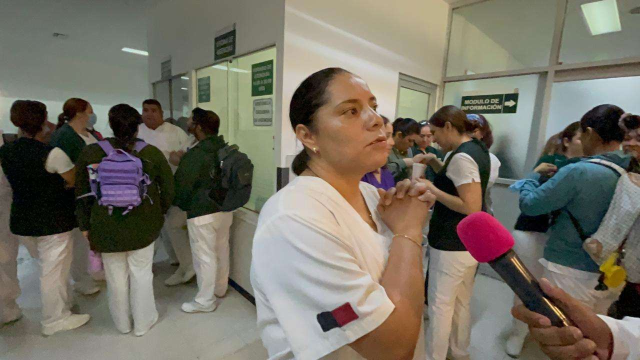 Toman trabajadores del Imss el Hospital Morelos