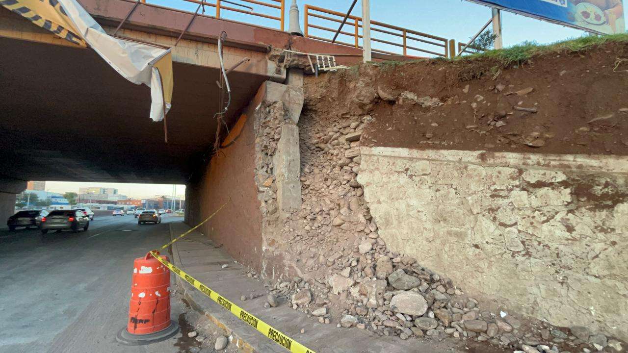 Inspeccionan daños en puente de Universidad y Teófilo Borunda 