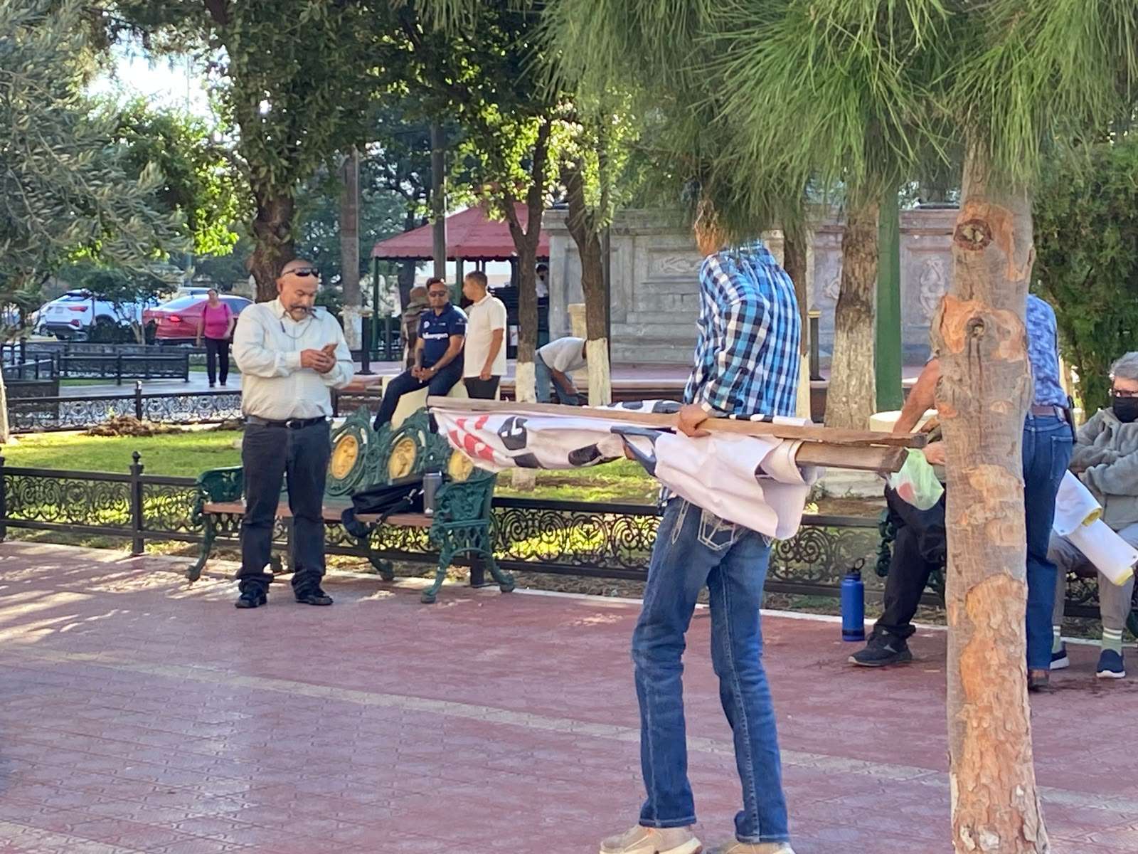 Cierran afectados de Aras la Aldama 