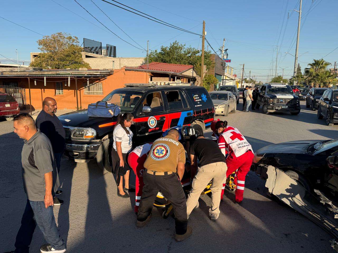 Lesiona conductor a motociclista tras cortarle el paso en la Emiliano Zapata