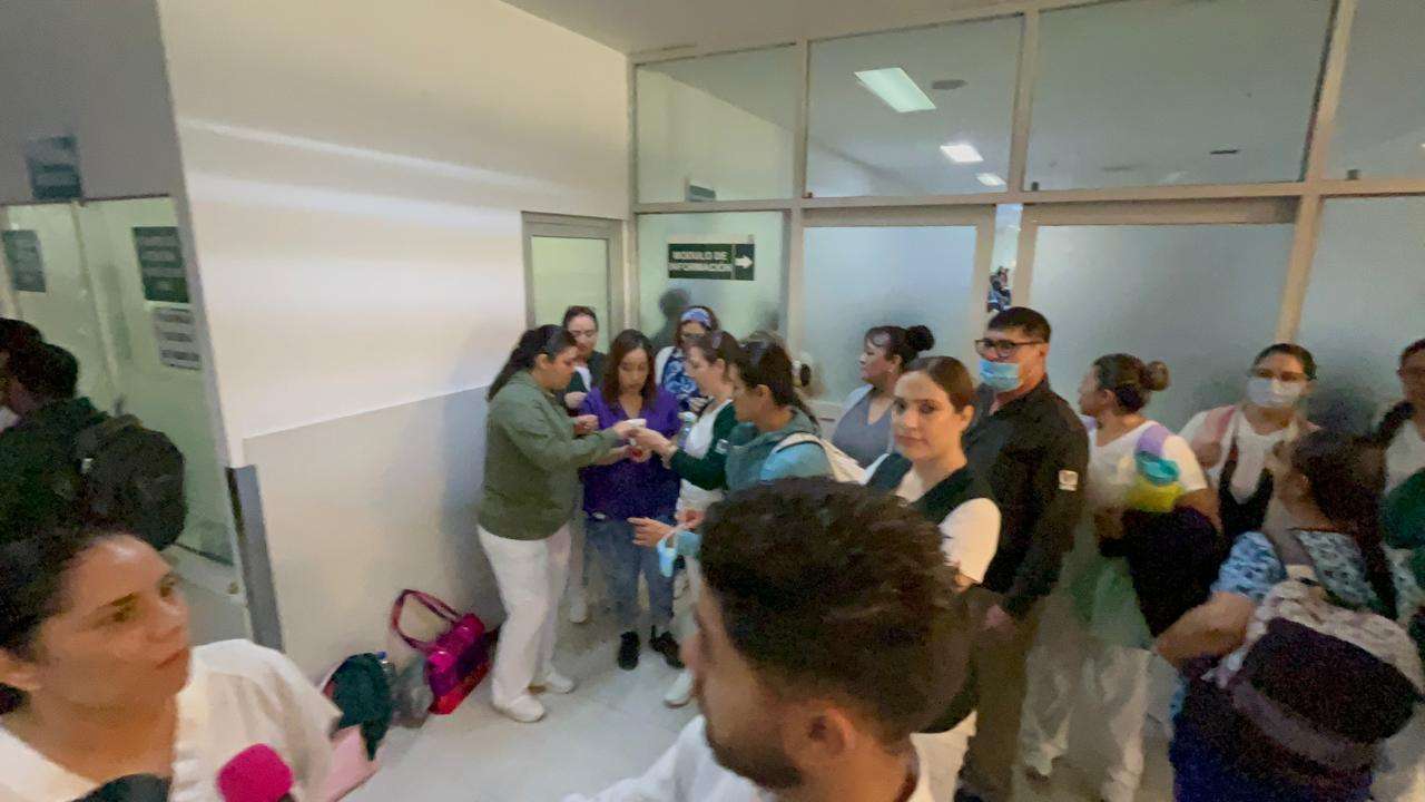 Toman trabajadores del Imss el Hospital Morelos
