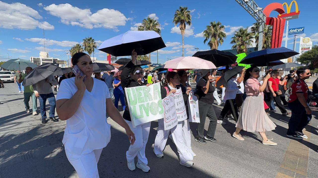 Marchan cientos de empleados del IMSS; cierran la López y la Vicente Guerrero