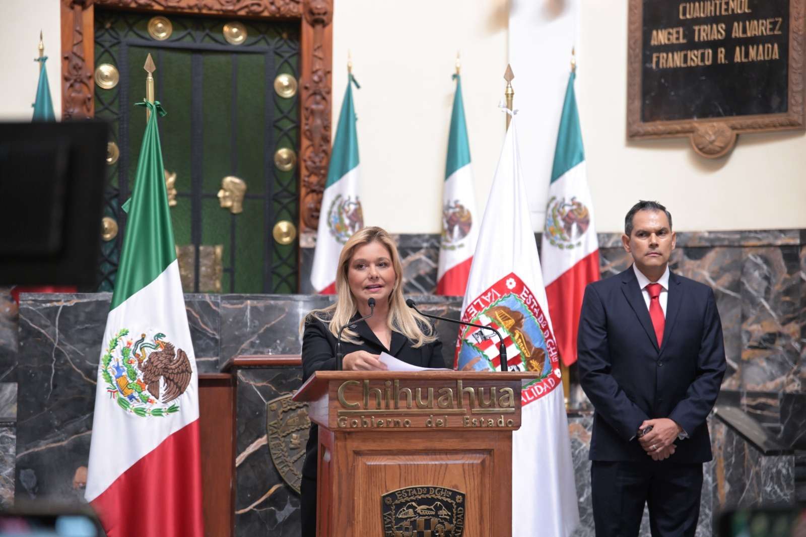 Nombra Maru Campos a Gilberto Loya encargado de la FGE