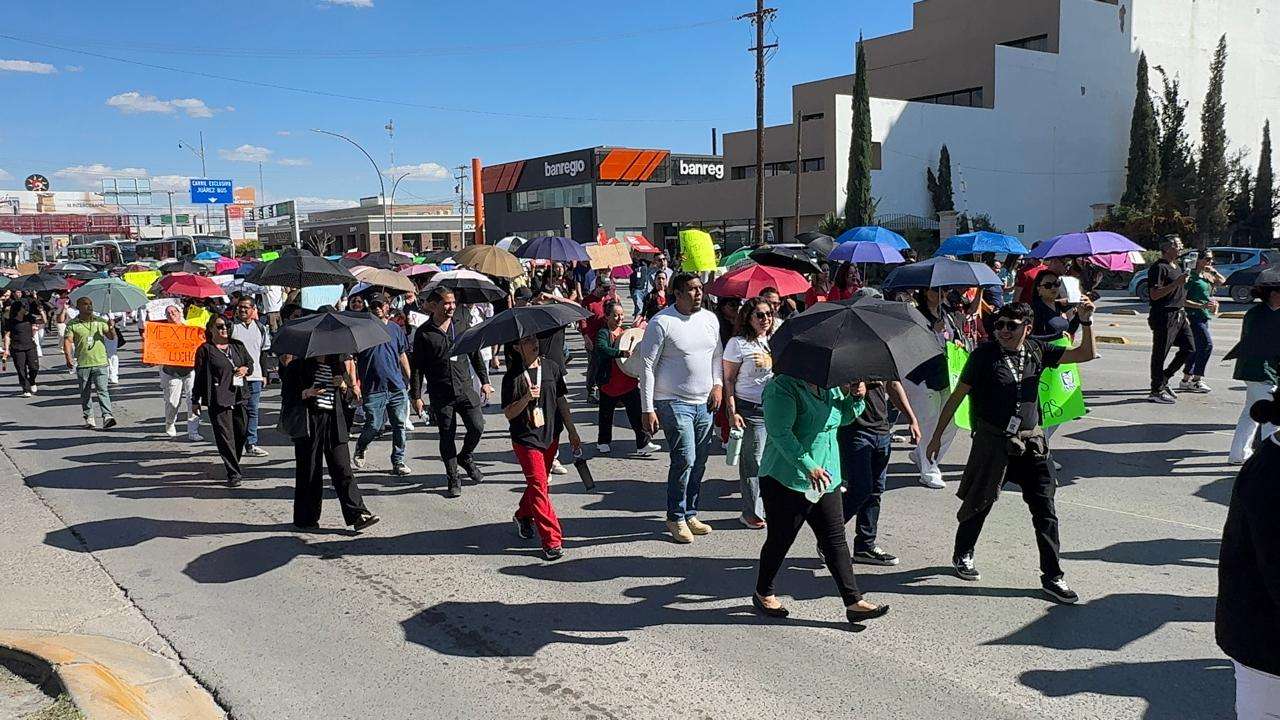 Marchan cientos de empleados del IMSS; cierran la López y la Vicente Guerrero
