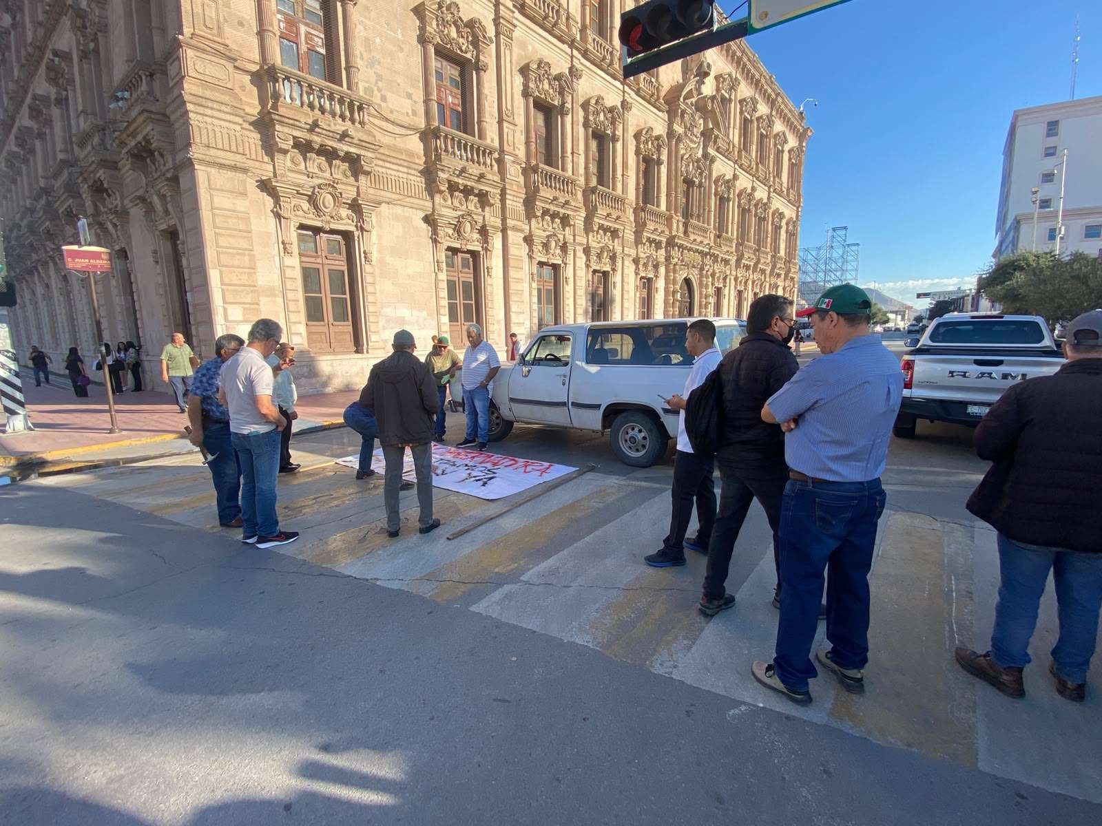 Cierran afectados de Aras la Aldama 