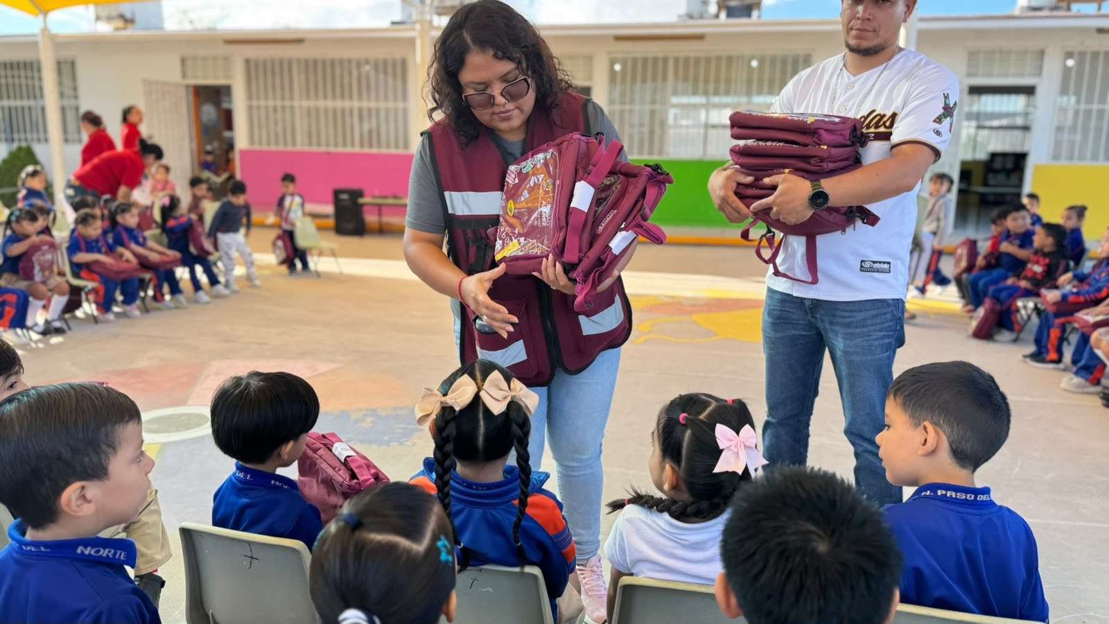 Entrega Municipio más de 7 mil mochilas en 25 escuelas 