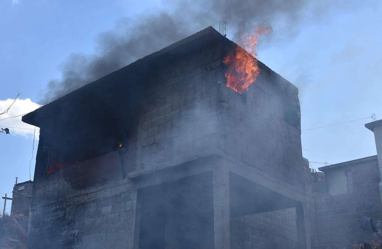 Controlan incendio en vivienda abandonada de San Jorge