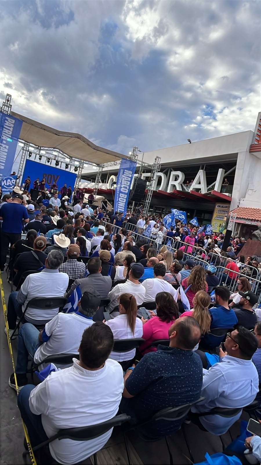 Panistas abarrotan la Plaza de Armas para respaldar a Marco Bonilla