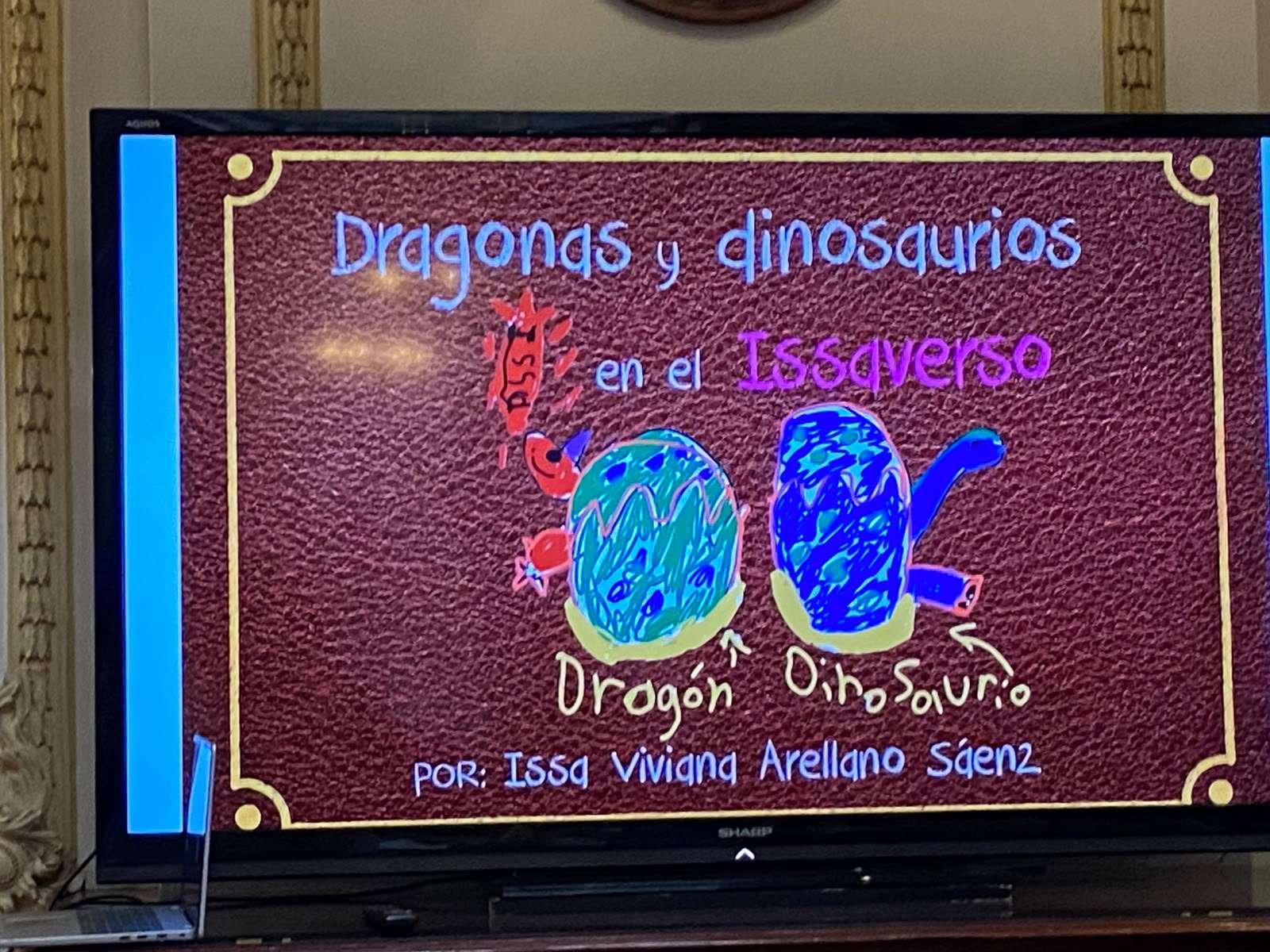 Da vida Viviana de 8 años a su imaginación con su libro Dragonas y Dinosaurios 