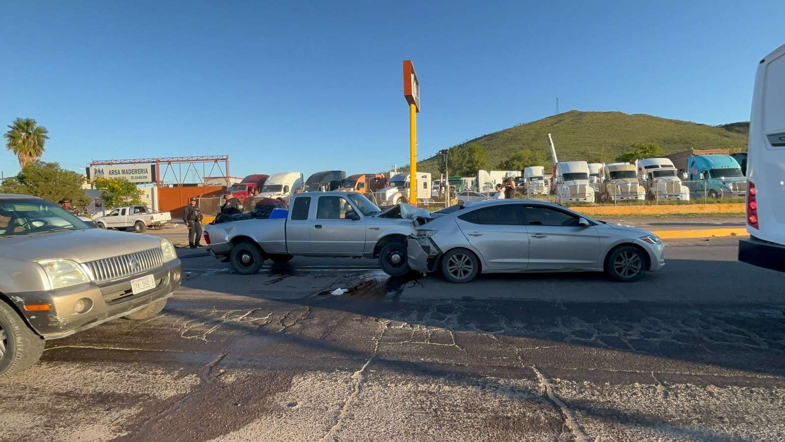 Deja choque alcance tres vehículos dañados y una menor lesionada