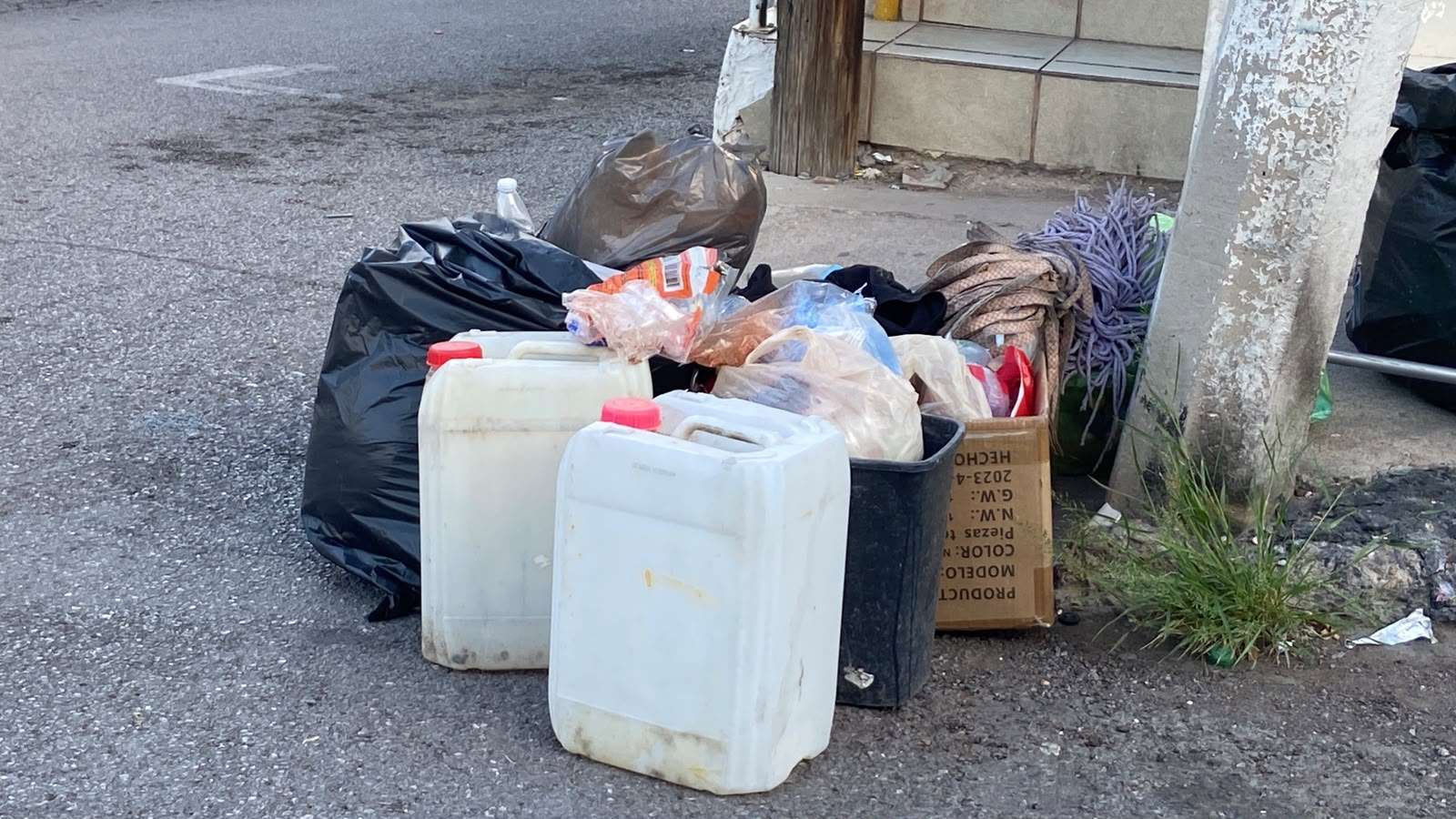 Acumulan locatarios basura en las calles del primer cuadro 