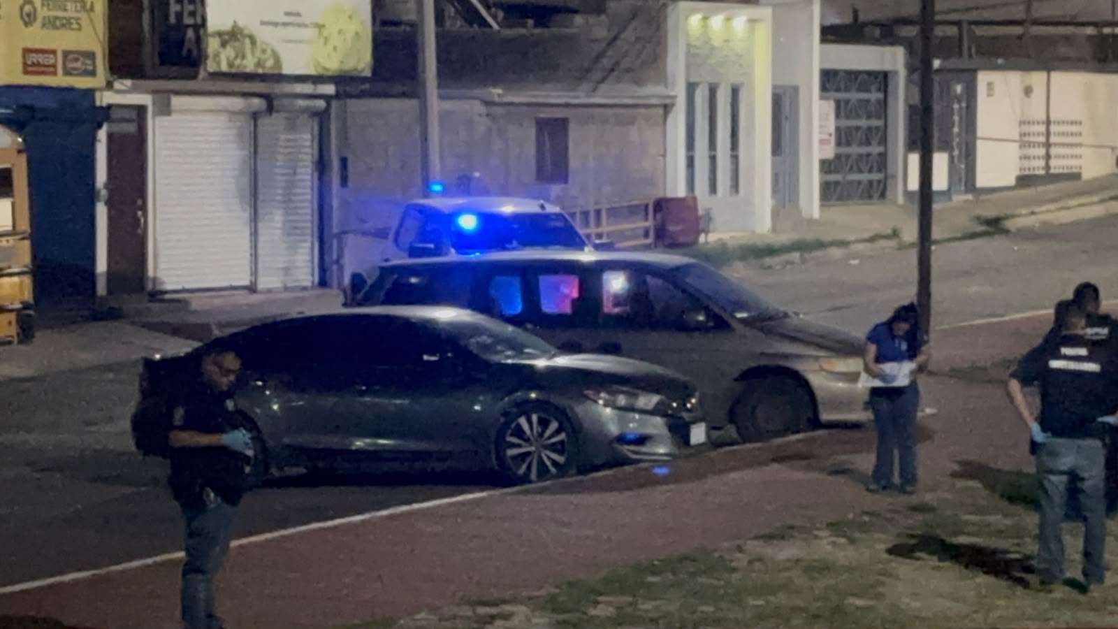 Aseguran autos relacionados con homicidio en Fashion Mall