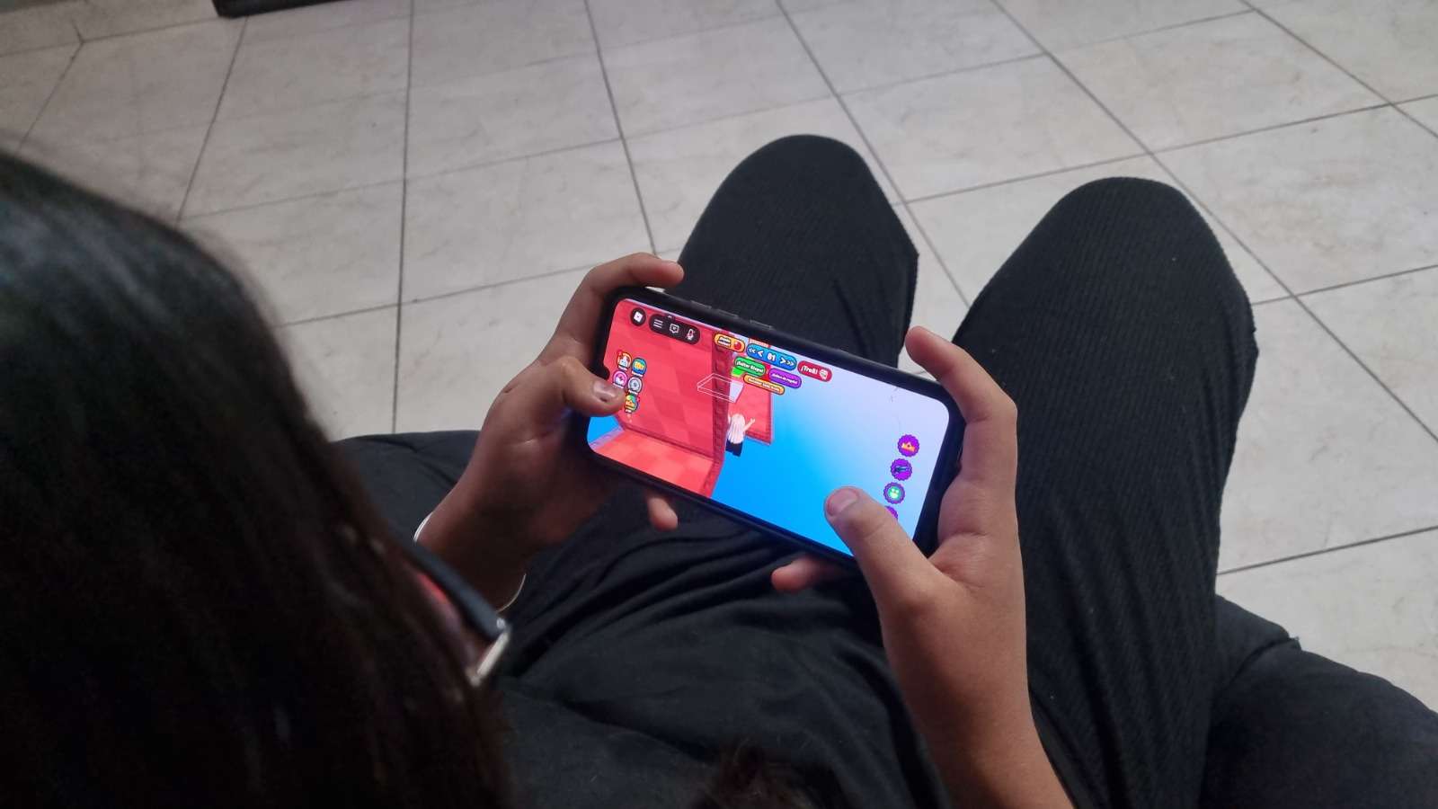 Pide Policía Municipal vigilar relaciones de tus hijos en internet