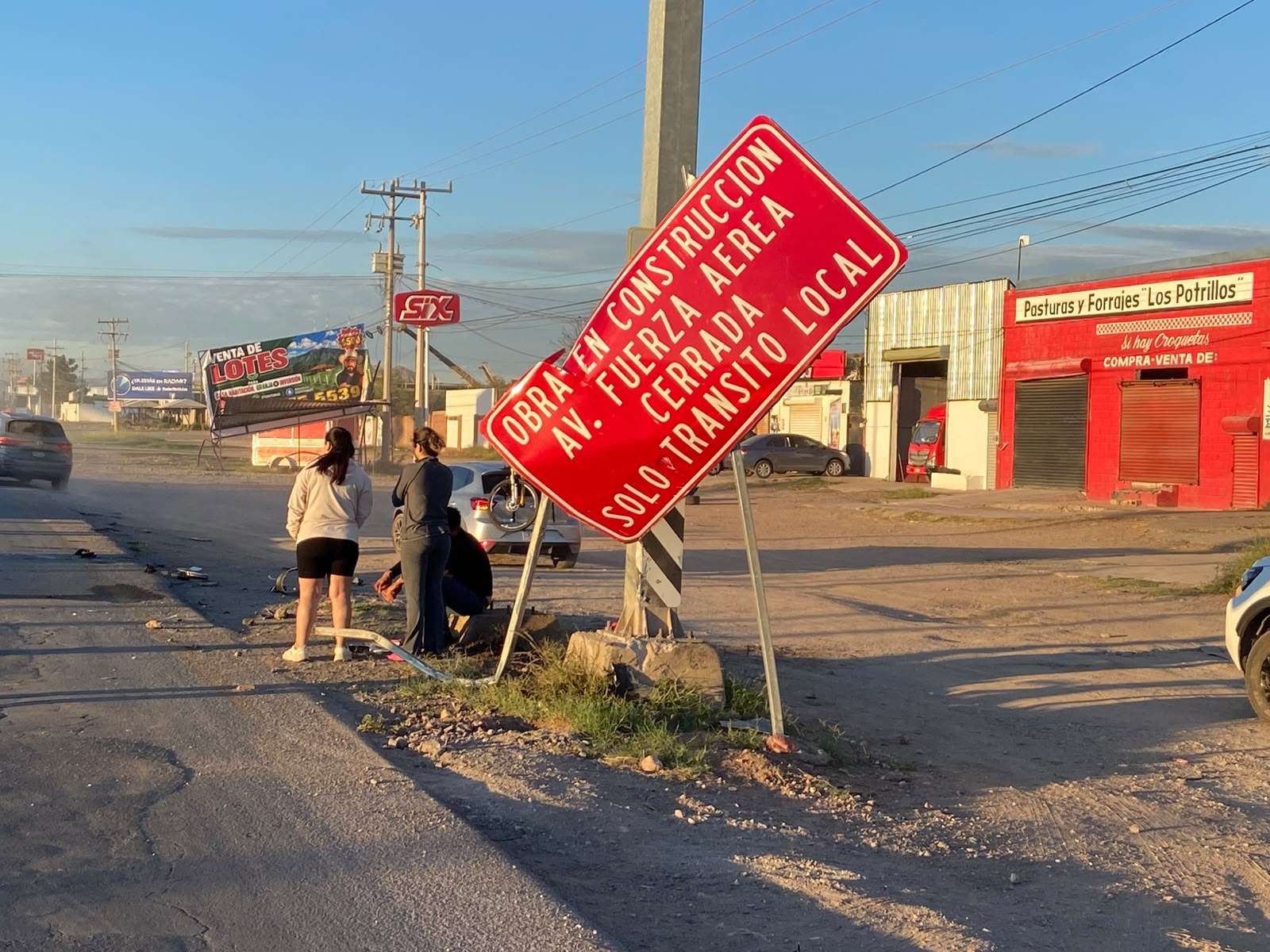 Vuelca conductor en la carretera a Aldama 