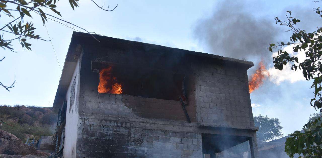 Controlan incendio en vivienda abandonada de San Jorge